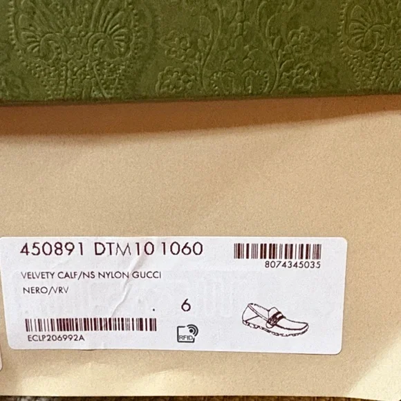 Gucci Black Loafers with Gold Emblem - Picture 6 of 10